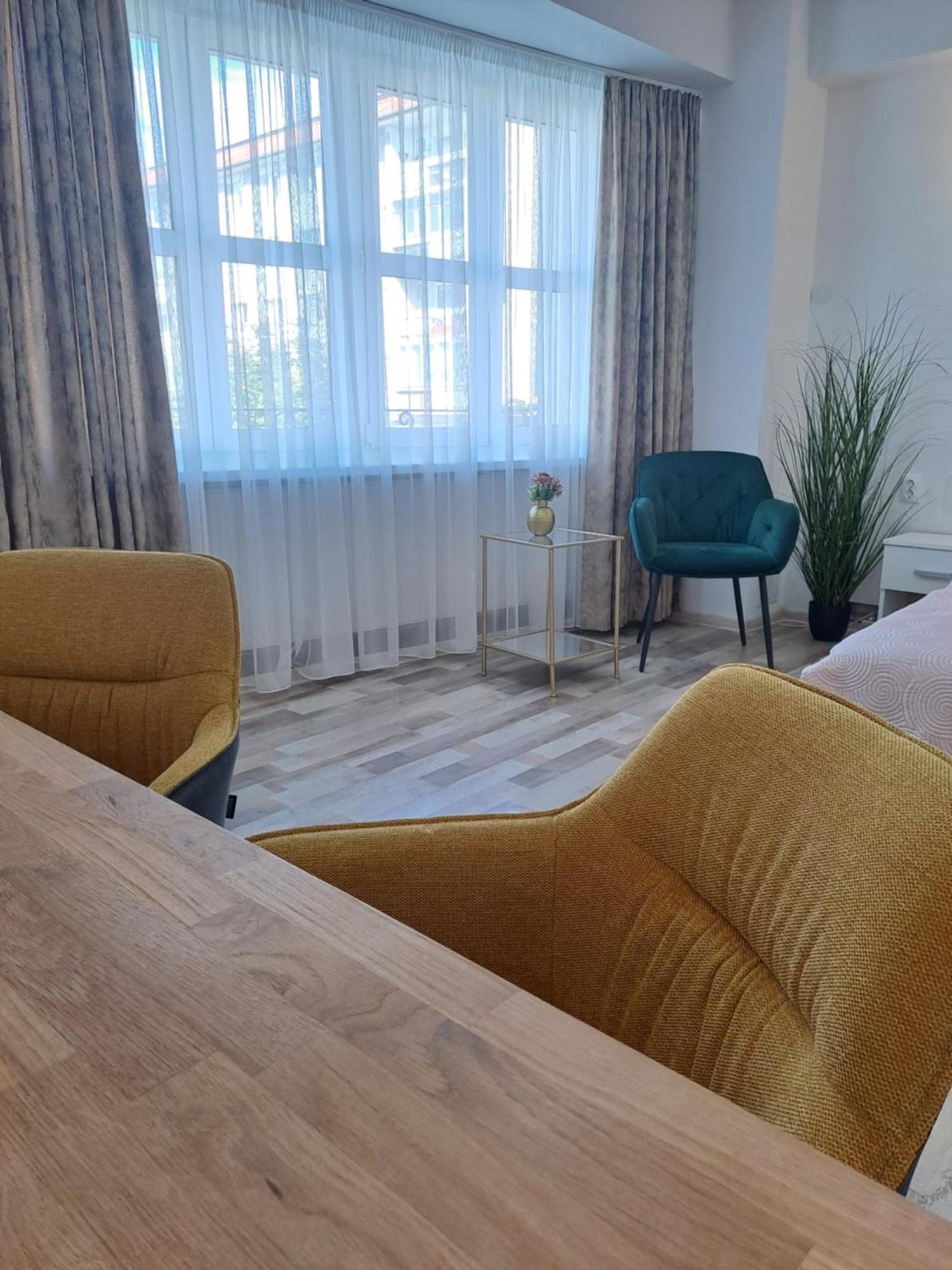 7 Level Central Apartments ミエルクレア＝チュク エクステリア 写真